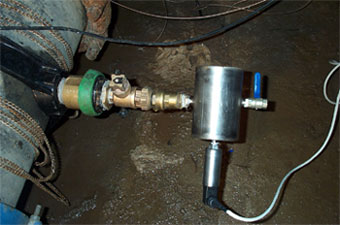 Transductor de presión en tubería de abastecimiento